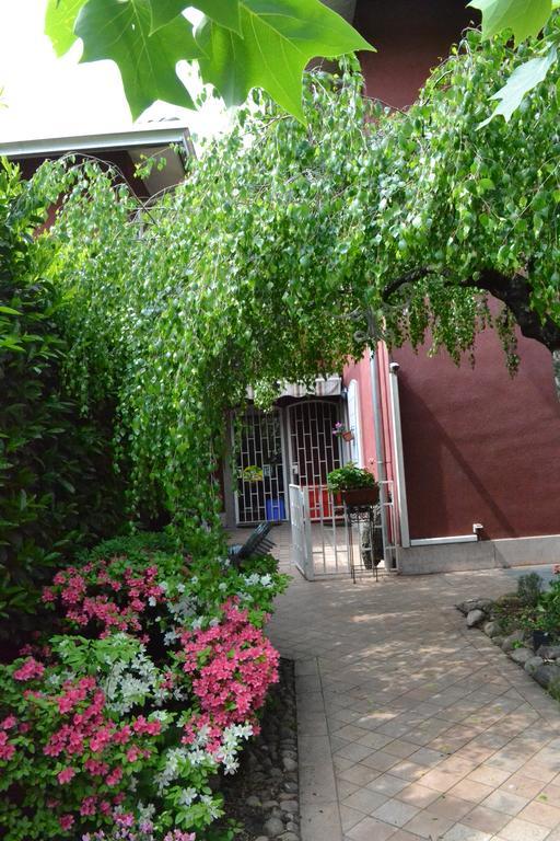 Villa Tulipani Rho Bagian luar foto